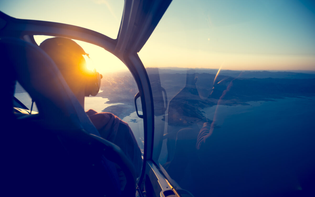 Suchen Sie einen Spezialisiten für Flugmedizin? Dr. med. Ebert ist Aeromedical Examiner Class I, II und III und spezialisiert auf Flugmedizin - Telefon 052 213 22 77