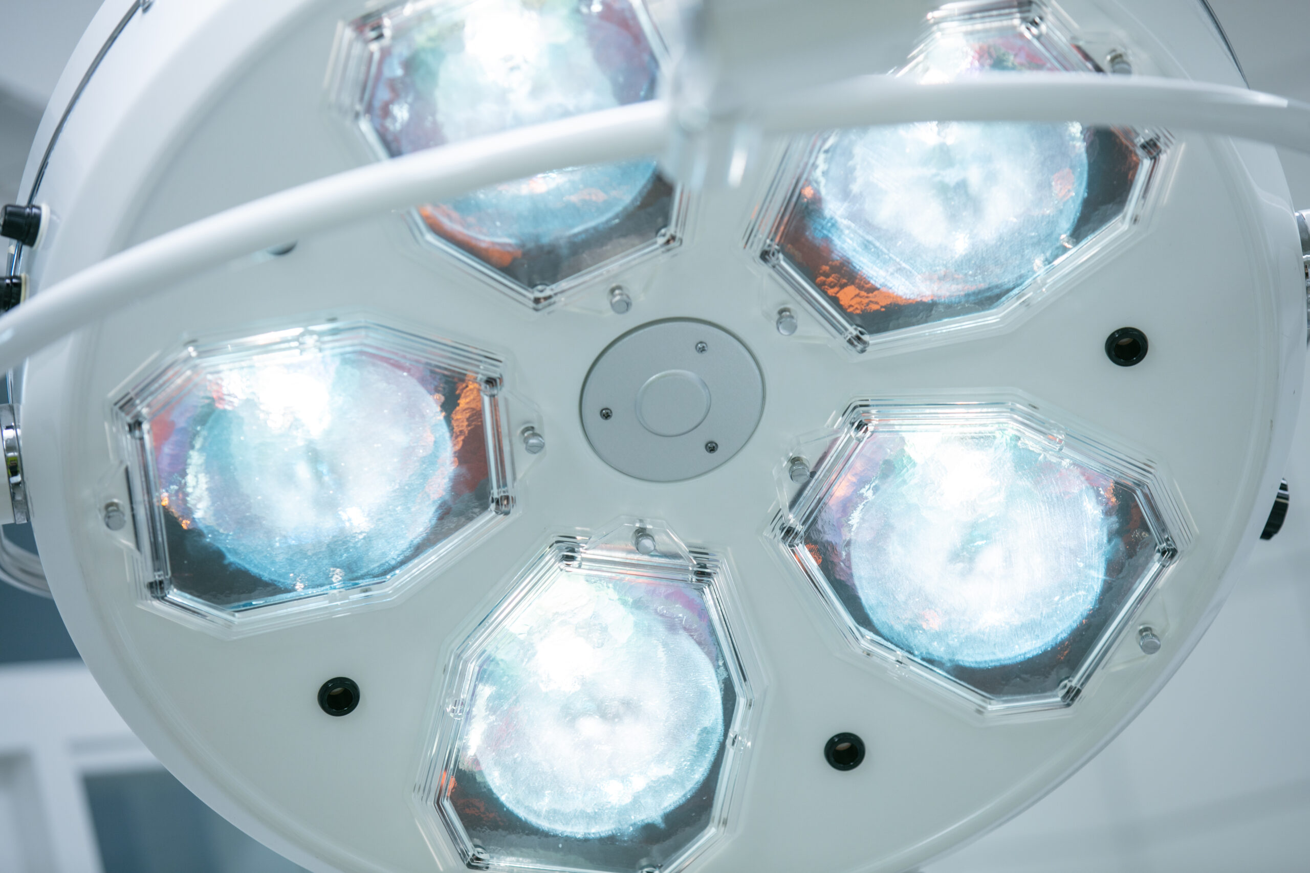 Suchen Sie eine orthopädische Praxis, die alles unter einem Dach vereint: ein modernes Röntgen, eine hauseigene Physiotherapie und einen eigenen Praxis-Operationsraum.