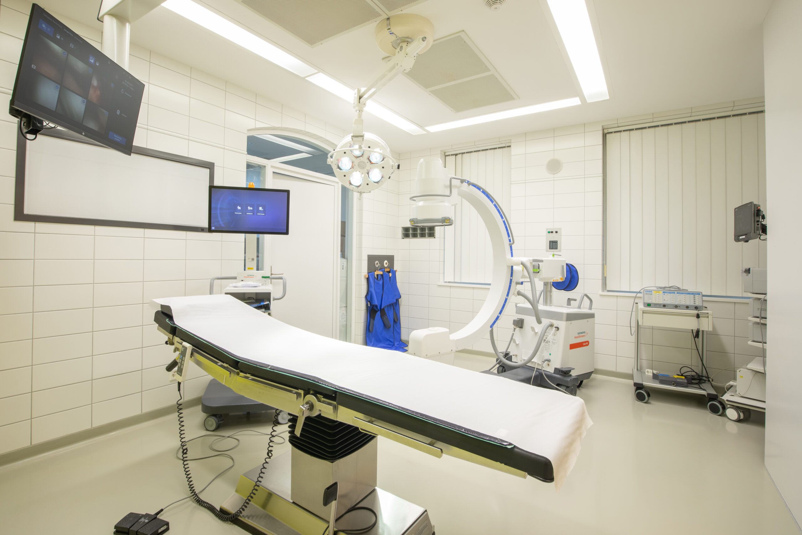 Suchen Sie eine orthopädische Praxis, die alles unter einem Dach vereint: ein modernes Röntgen, eine hauseigene Physiotherapie und einen eigenen Praxis-Operationsraum.